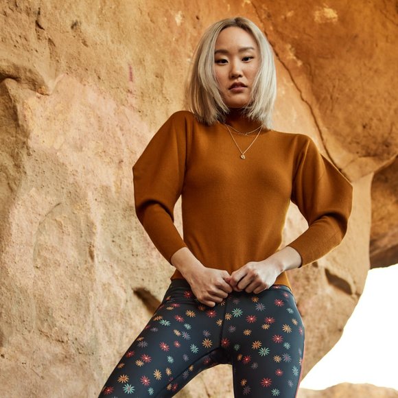 NWT ALC Spice Brown Wide Sleeve Turtleneck - Picture 2 of 10